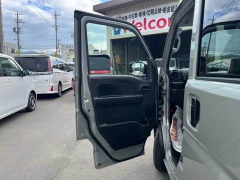 Nissan Clipper Van