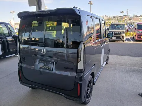Honda N-BOX Custom