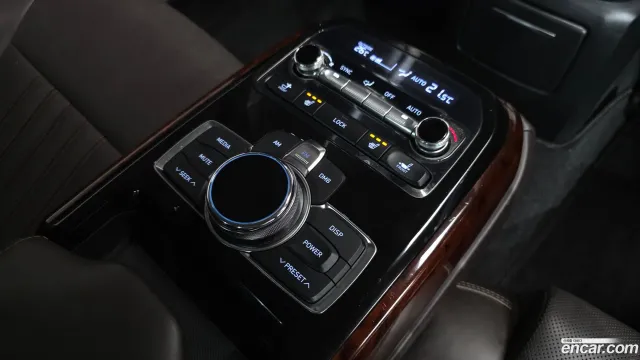 Genesis G90 (EQ900)