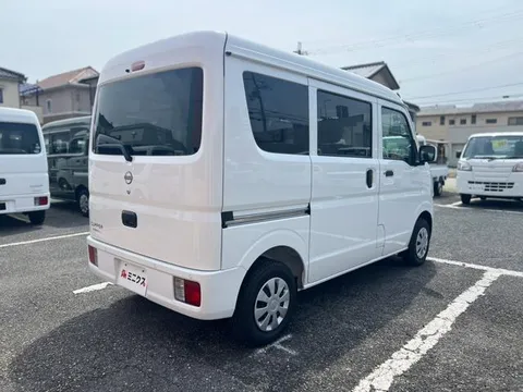 Nissan Clipper Van