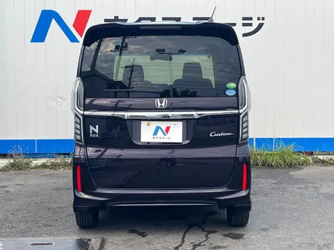 Honda N-BOX Custom