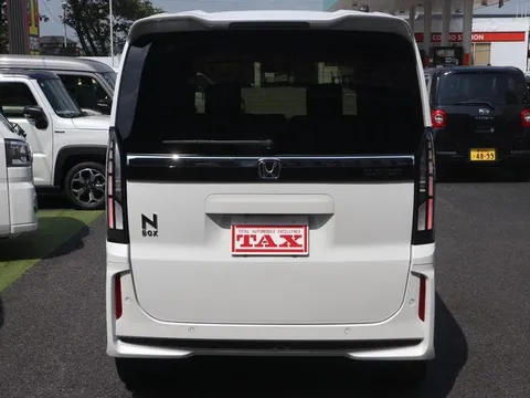 Honda N-BOX Custom