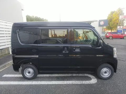 Nissan Clipper Van