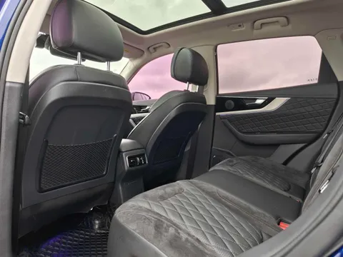 Hongqi HS5