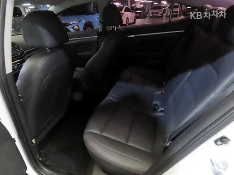 Hyundai Elantra (Avante)