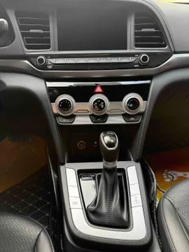 Hyundai Elantra (Avante)