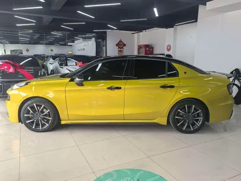 Lynk & Co 03