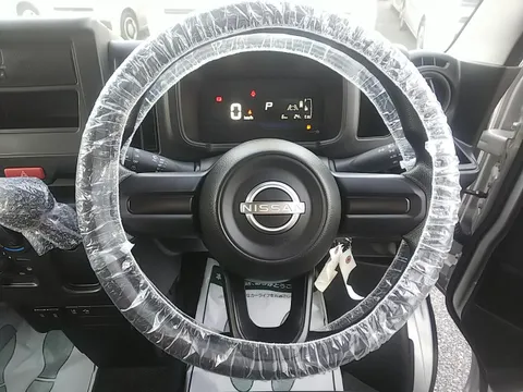 Nissan Clipper Van