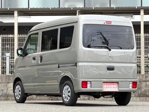 Nissan Clipper Van
