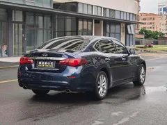 Infiniti Q70