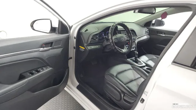 Hyundai Elantra (Avante)