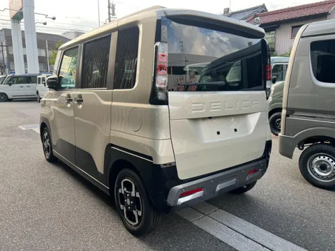 Mitsubishi Delica Mini