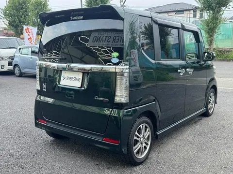 Honda N-BOX Custom