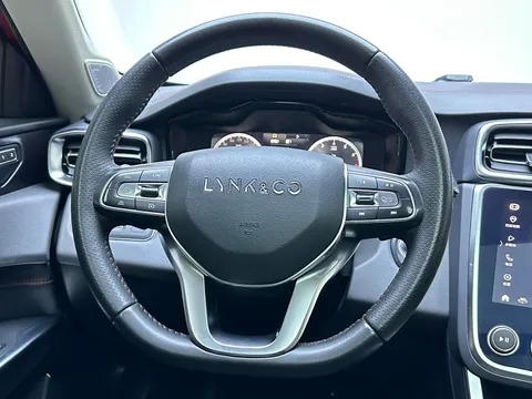 Lynk & Co 01