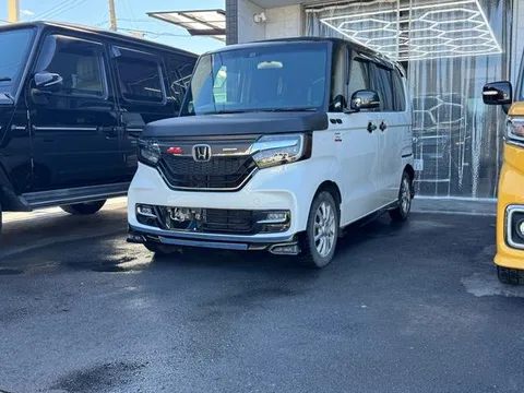 Honda N-BOX Custom