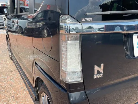 Honda N-BOX Custom