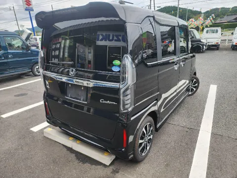 Honda N-BOX Custom
