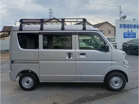 Nissan Clipper Van