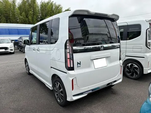 Honda N-BOX Custom