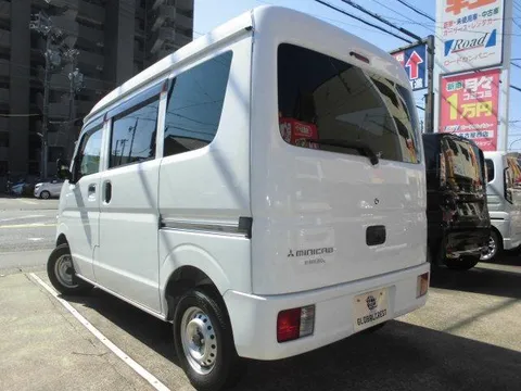 Mitsubishi Minicab Van