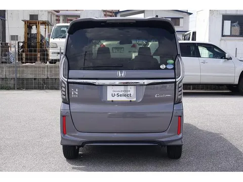 Honda N-BOX Custom