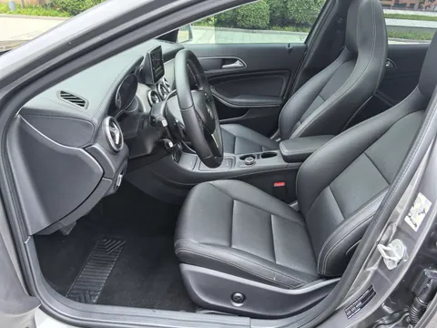 Mercedes-Benz Mercedes-Benz GLA