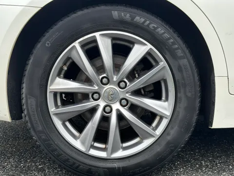 Infiniti Q50L