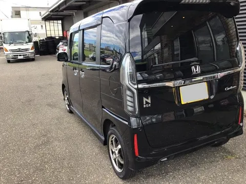 Honda N-BOX Custom