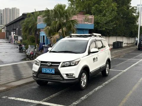 BAIC S3