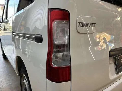 Toyota TownAce Van
