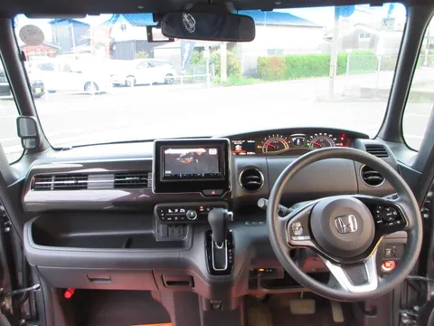 Honda N-BOX Custom