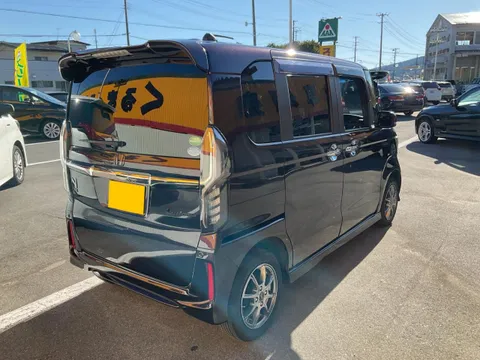 Honda N-BOX Custom
