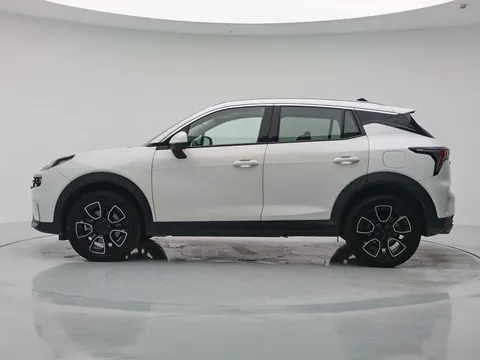 Lynk & Co 06