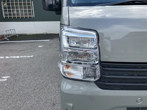 Nissan Clipper Van