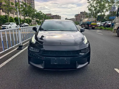 Lynk & Co 03