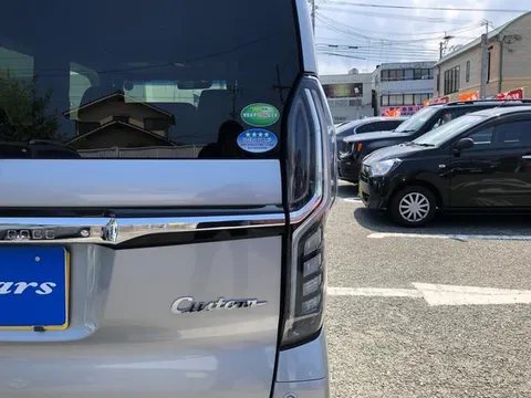 Honda N-BOX Custom
