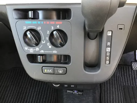 Daihatsu Mira Tocot