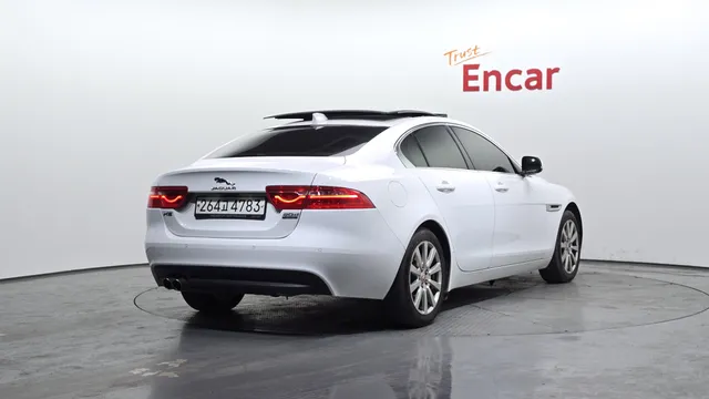 Jaguar XE