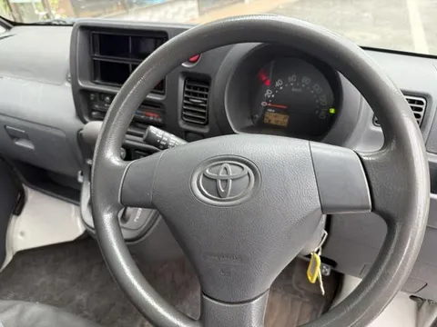 Toyota Pixis Van