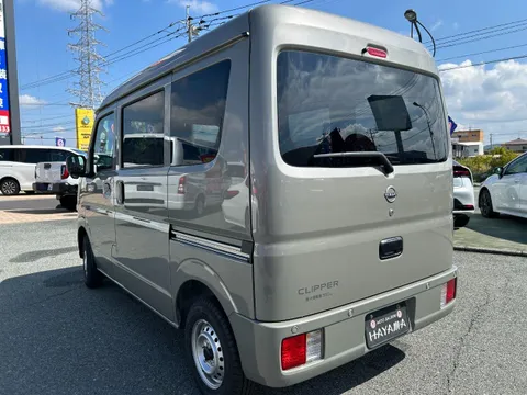 Nissan Clipper Van