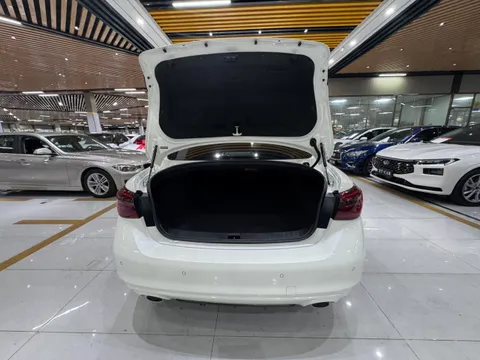 Infiniti Q50L