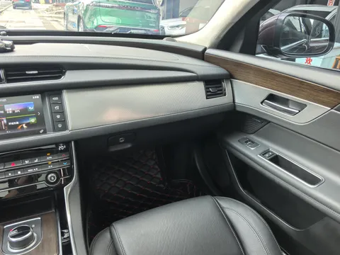 Jaguar XFL