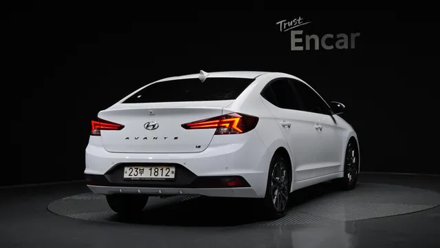 Hyundai Elantra (Avante)