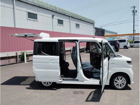 Suzuki Spacia Custom