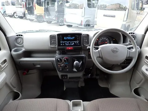Nissan Clipper Van