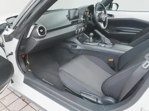 Mazda MX-5 (Roadster)