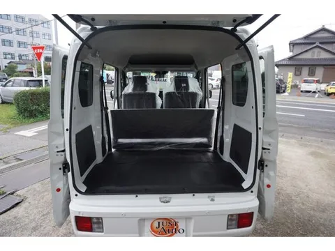 Nissan Clipper Van