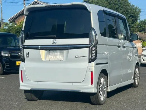 Honda N-BOX Custom