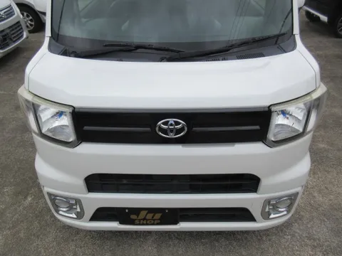 Toyota Pixis Mega