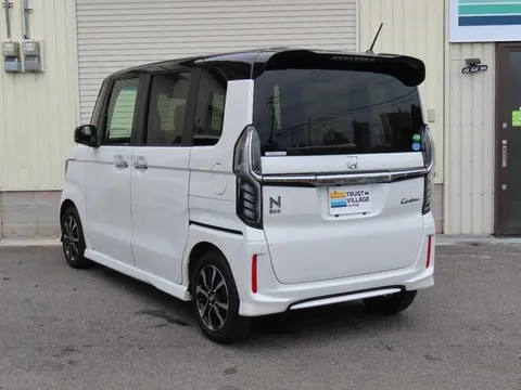 Honda N-BOX Custom